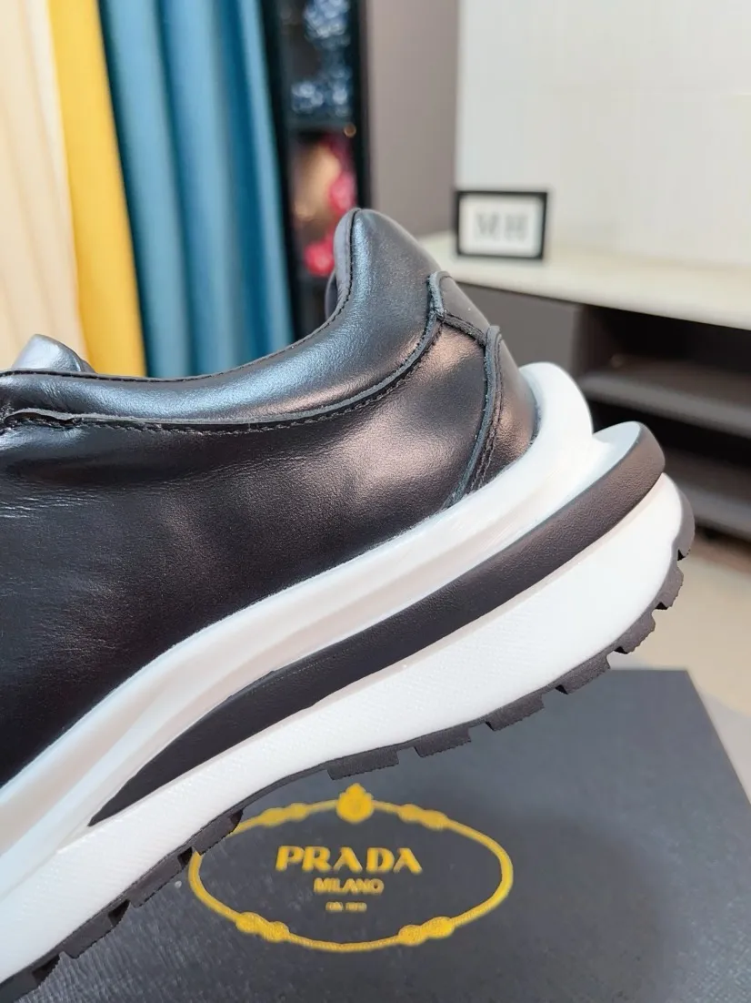 Men's shoes 💰420🌹🌹Prada is a luxurious and fashionable high-end product ✊🔥The perfect last shape and top-notch handcrafting make this shoe immediately create a strong aristocratic atmosphere. Imported first-layer cowhide with brogue carving crafts💋Cowhide lining🎶Rubber combination outsole specially imported from France for leather shoes😍Color: Mysterious Black☕️Number 38～44